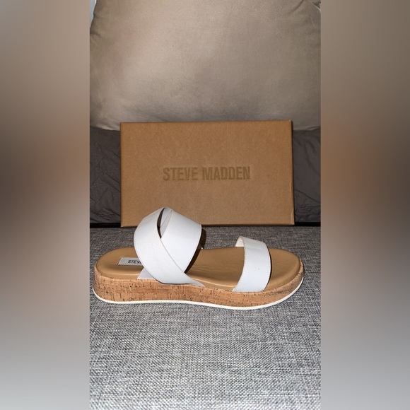 Steve Madden Gladi Sandal - Box Included - Picture 8 of 9